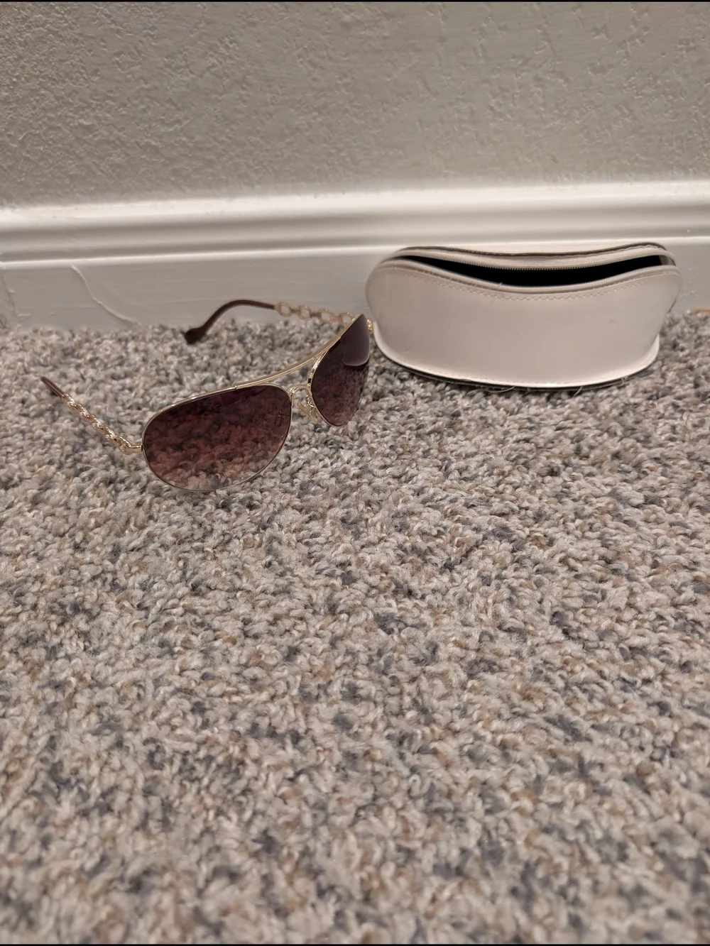 Jessica Simpson Gold Frame Sunglasses with Brown Lenses and White Case
